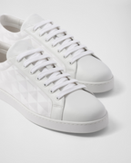 Sneaker aus Leder und Re-Nylon