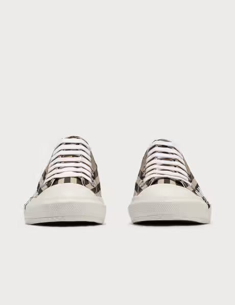Sneaker aus Check-Gewebe, Veloursleder und Leder